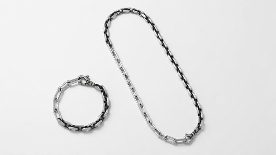 新作「Classic Noir Duo Chain」が登場。燻しシルバーが描く、力強く静かな輝き